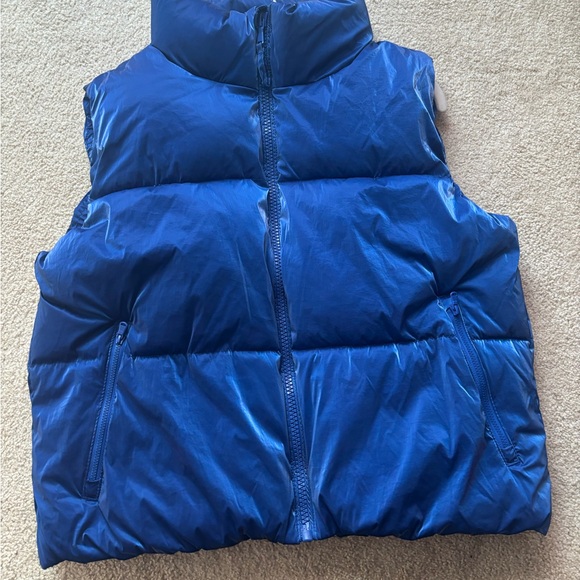 Water-Resistant Quilted Puffer Vest - Picture 2 of 9